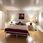 Beautiful Room With Attached Bath- Spacious & Close To Town Centre
