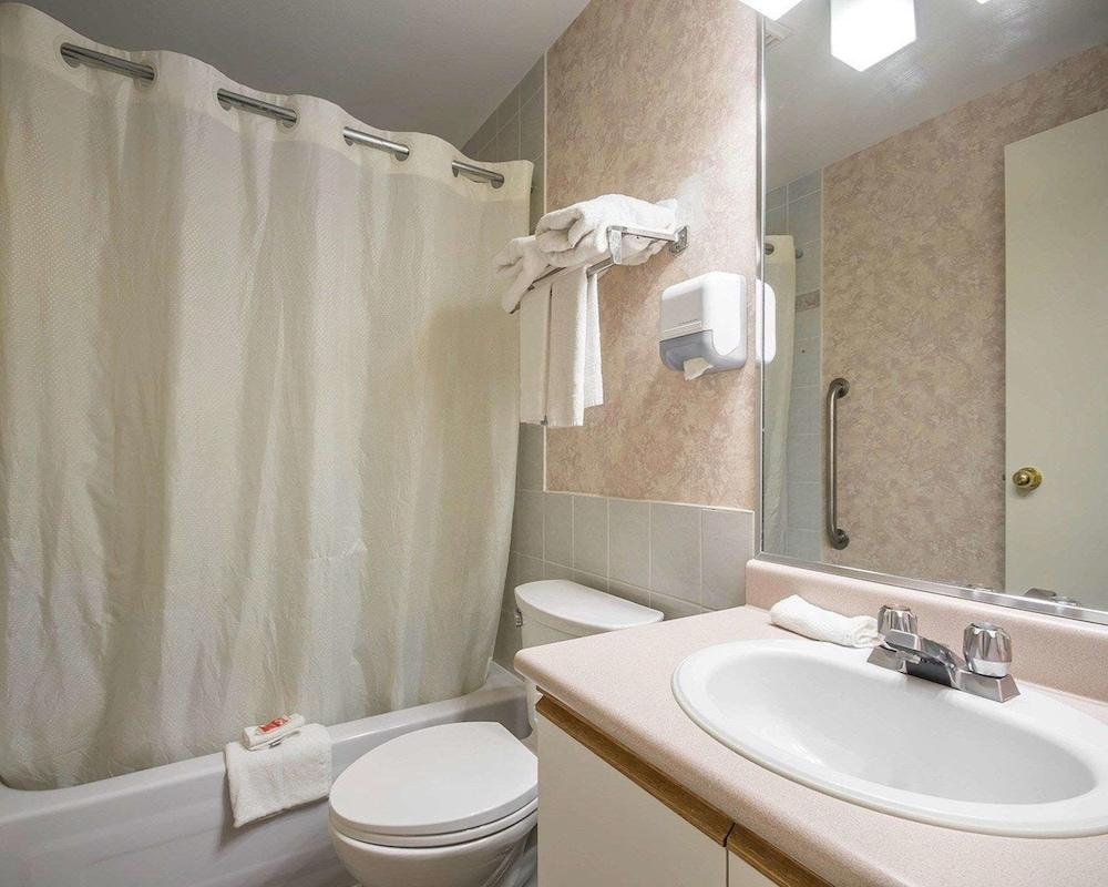 Hotel 6 Surrey, Bc 2*
