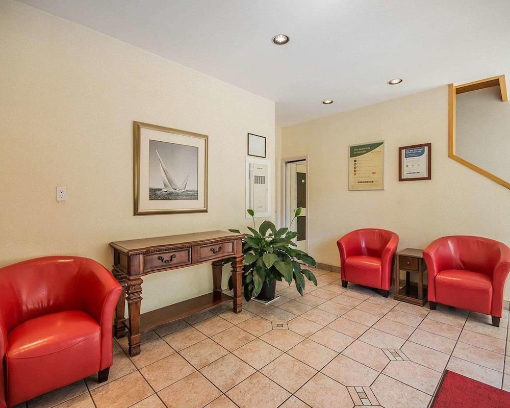 6 Surrey, Bc Hotel 2*