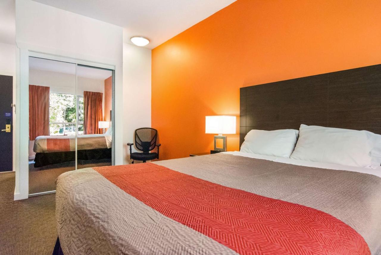 6 Surrey, Bc 2*