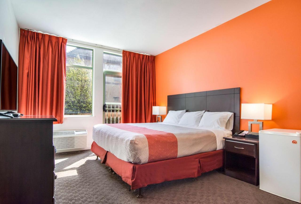 Hotel 6 Surrey, Bc Surrey