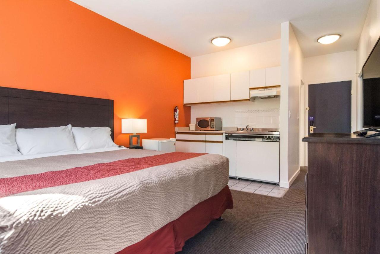 Hotel 6 Surrey, Bc Surrey
