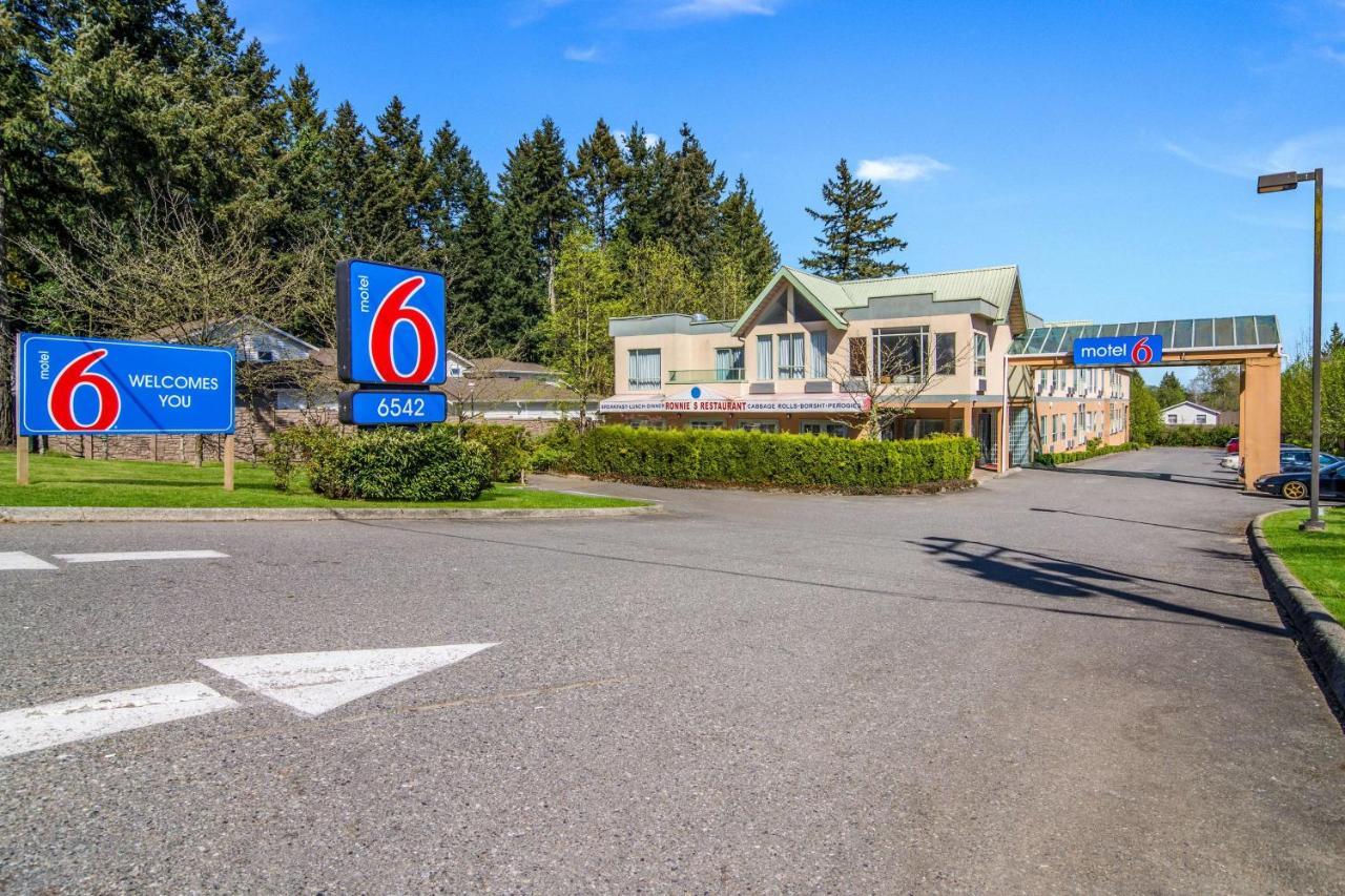 6 Surrey, Bc Hotel 2*