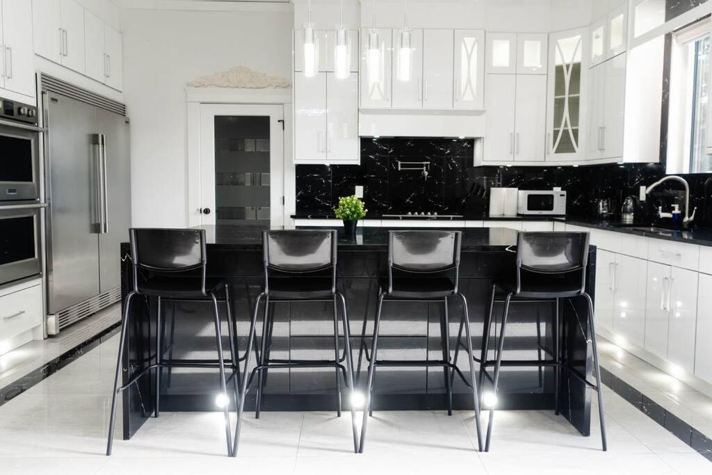 Hidden Hills Luxury Estate Surrey