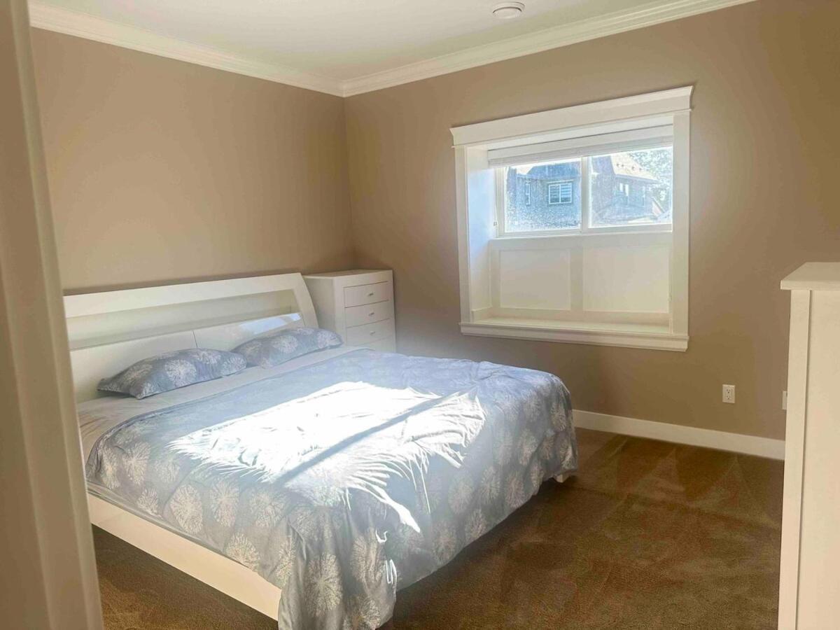 Your Beautiful Spacious Vacation Villa Surrey