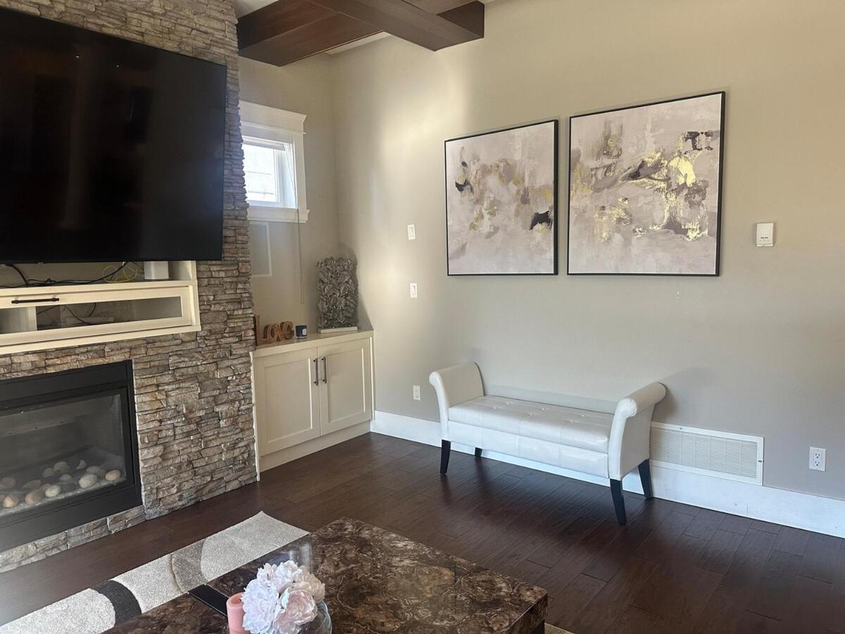 Your Beautiful Spacious Vacation * Surrey