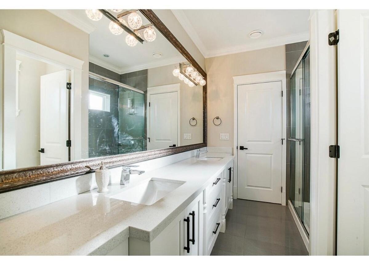 Your Beautiful Spacious Vacation Villa Surrey