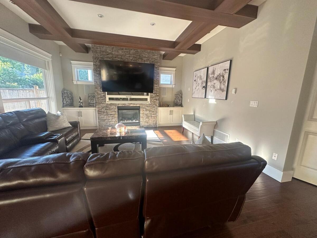 Your Beautiful Spacious Vacation Surrey