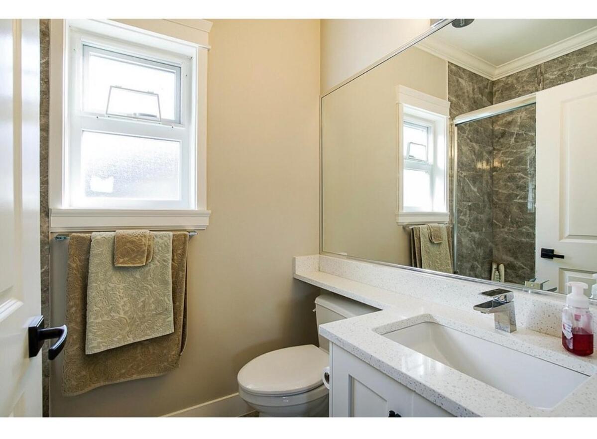 Your Beautiful Spacious Vacation Surrey