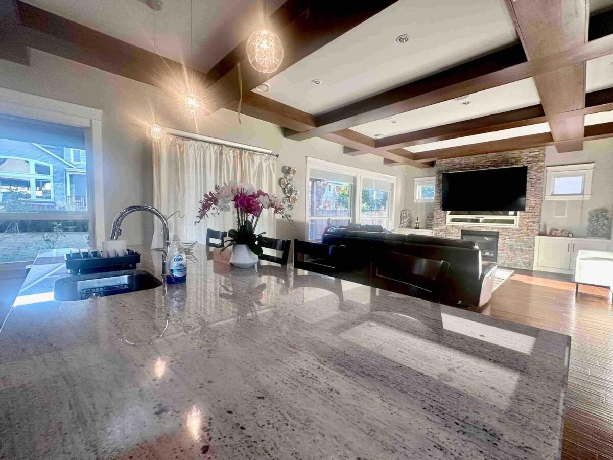 Villa Your Beautiful Spacious Vacation Surrey