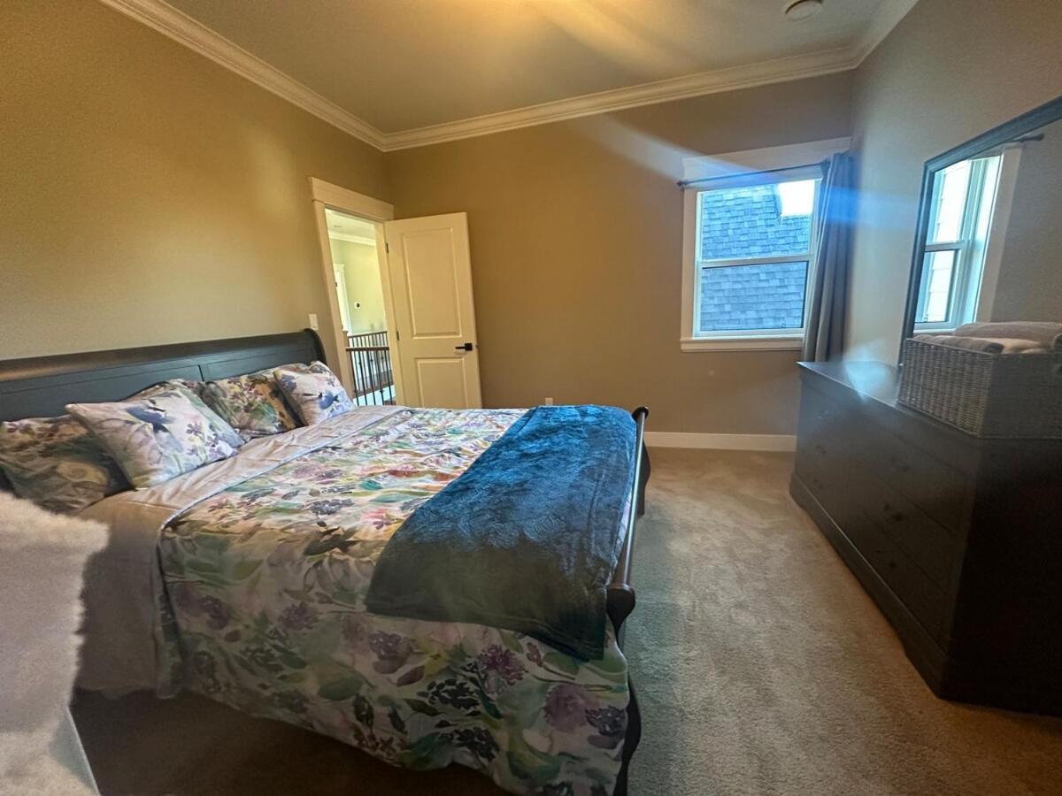 Your Beautiful Spacious Vacation Villa *