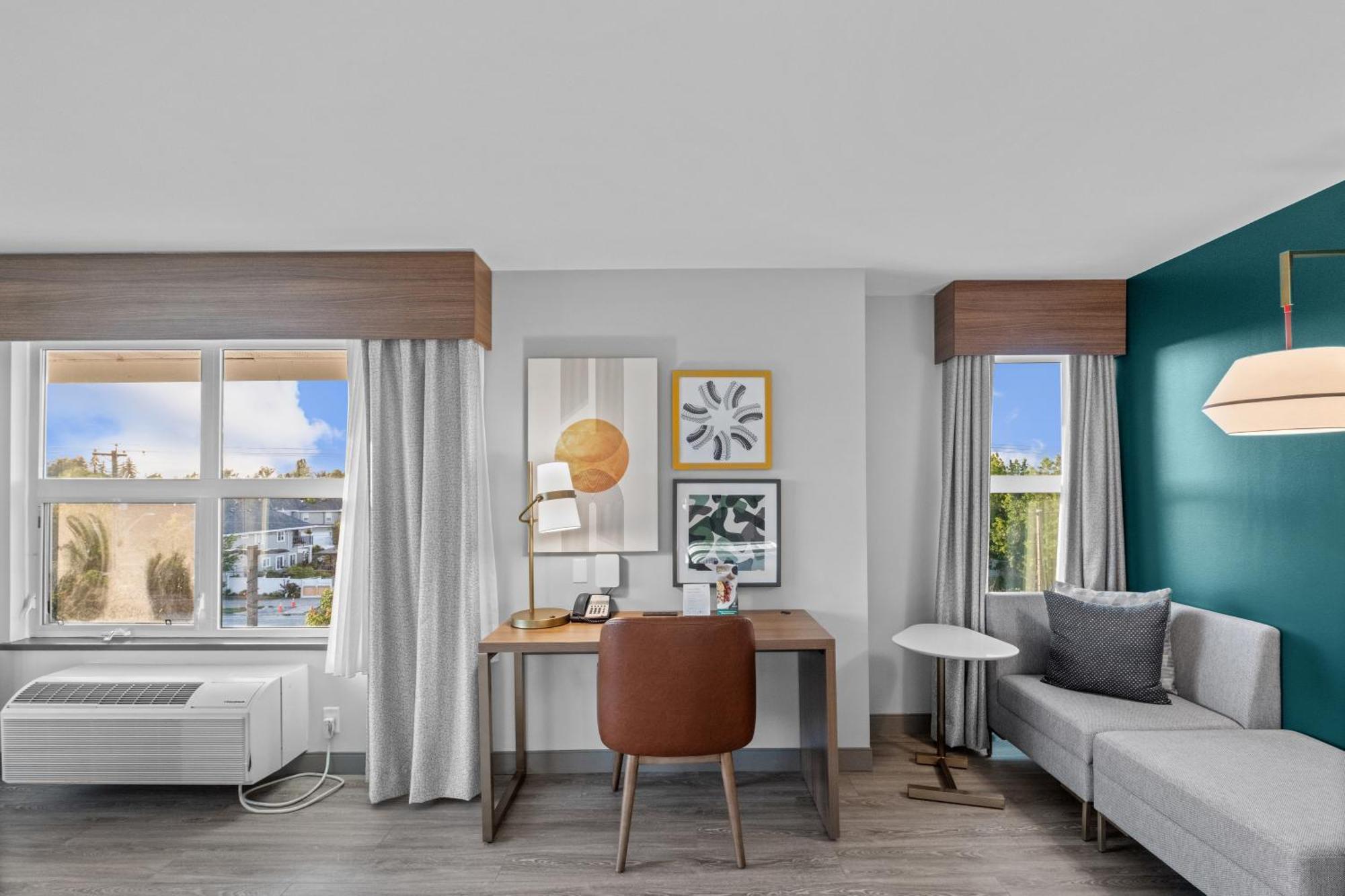 Hotel & East - Cloverdale By Ihg 3*