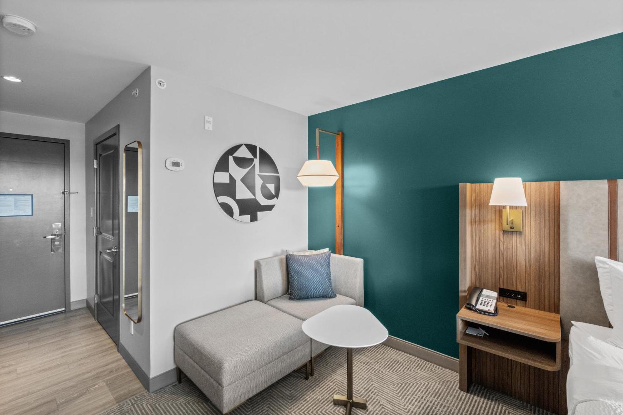 & East - Cloverdale By Ihg 3* Surrey