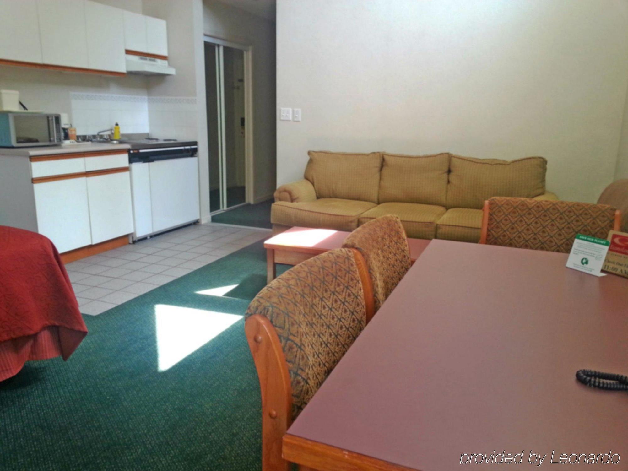 Hotel 6 Surrey, Bc 2*