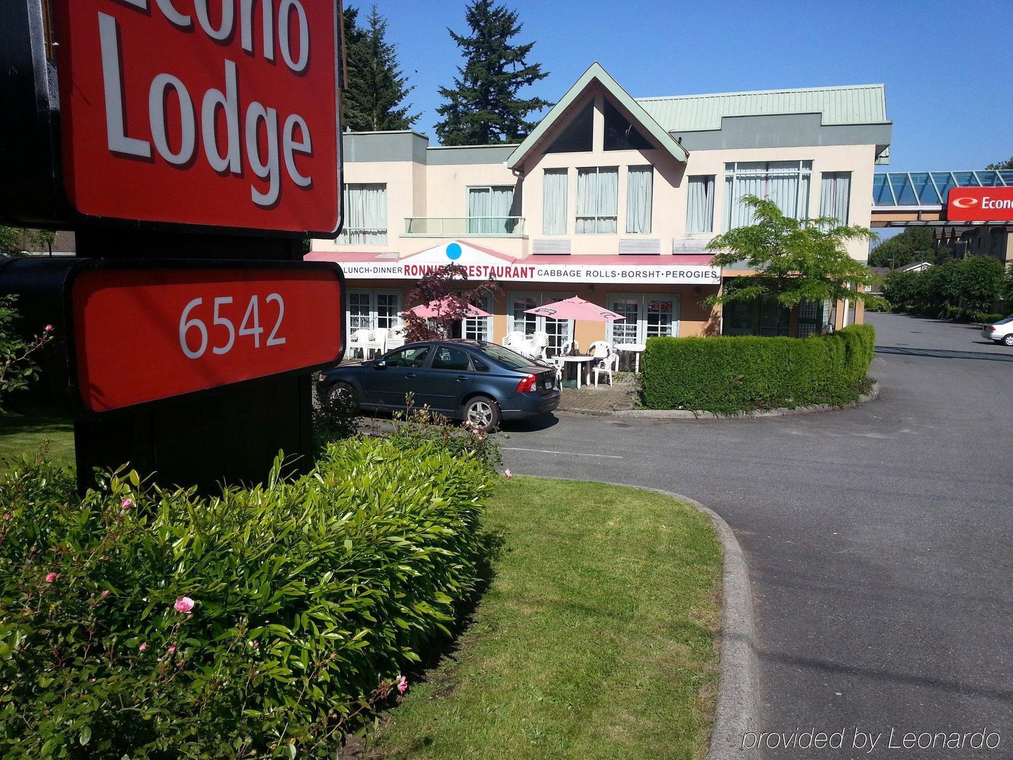 6 Surrey, Bc Hotel 2*