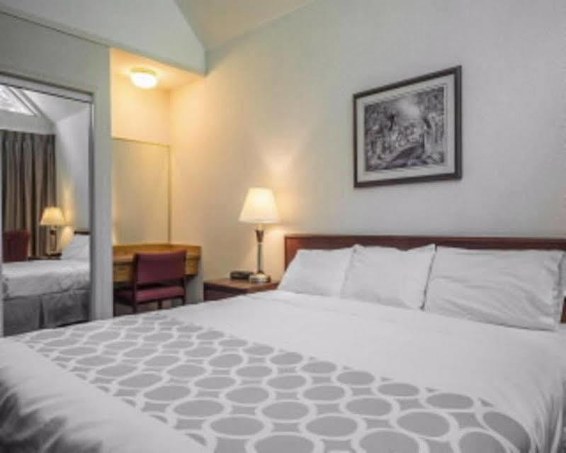 Hotel 6 Surrey, Bc