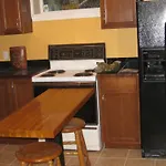 Surrey Chic 2 Bdrm Basement Unit