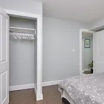 Executive 2 Bed 1 Bath Spacious & Centrally Located Suite.