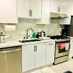 Beautiful 1 Bedrm & Kitchen Near Vancouver.