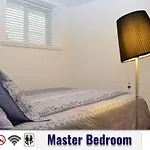 Stylish Guest Suite With Free Parking - Sleep Up To 6