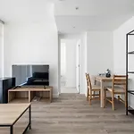 Modern And Stylish Condo Retreat In Vibrant Surrey
