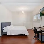 Luxr\'S Lodge