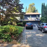 Blissfull Two Bedroom Suite Near Surrey Centre