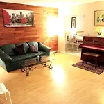 C3 Stylish & Charming Holiday Home - Great Location