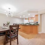 Cozy Suite Back On Golf Course