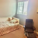 Cozy Large Home In Surrey
