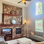 Cozy Large Home In Surrey