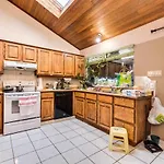 Beautiful & Cozy Room In Great Location