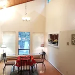 Beautiful & Cozy Room In Great Location