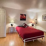 Beautiful Room With Attached Bath- Spacious & Close To Town Centre