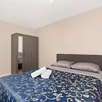 Merv\'S Lodge