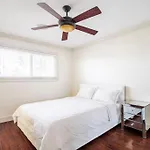 Spacious Family Home Upper Level 3 Bedrooms