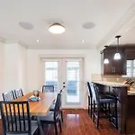 Spacious Family Home Upper Level 3 Bedrooms