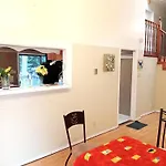 F6 Comfortable Beds In Shared Room Near Town Centre