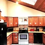 F6 Comfortable Beds In Shared Room Near Town Centre