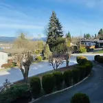 Large Apartment In Surrey Bolivar Heights