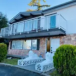 Large Apartment In Surrey Bolivar Heights