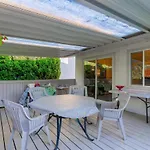 Great Location- Minutes Walk To Guildford Town Centre! 2
