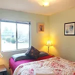 C3 Stylish & Charming Holiday Home - Great Location