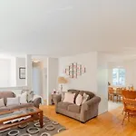 Beautiful Spacious Twin Room Set For Family Or Groups Upto 6 Adults Near Guildford Mall G4
