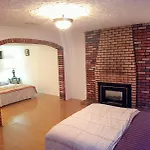 Beautiful Spacious Twin Room Set For Family Or Groups Upto 6 Adults Near Guildford Mall G4
