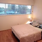 Budget Stay Near Guildford Mall - Walk To Shopping, Restaurants, Transit G5