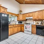 Beautiful Spacious Family Room With Insuite Bathroom- Near Guildford Mall F3