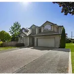 Spacious Charming Entire House In A Calming Neighborhood