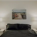 Rustic Wooden Retreat- 2 Mins To Surrey Downtown