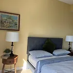 Private Park Suit Surrey Downtown-600Sf-1Br-1Bth